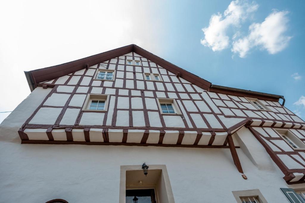 Zur Alten Weinkelter - Bezauberndes Fachwerkhaus Aus Der Spaetgotik Von 1451 - Top Lage Fuer Aktivitaeten - Fahrradkeller Ellenz-Poltersdorf Exterior photo